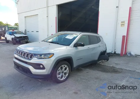 2025 Jeep Compass Latitude 4X4 из США, поврежденный, VIN 3C4NJDBNXST543798
